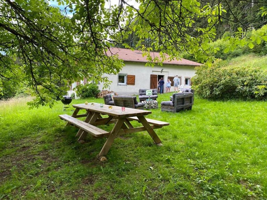 Ferme De Chenezeau - 15 Personnes , 7 Chambres Gérardmer Exterior foto